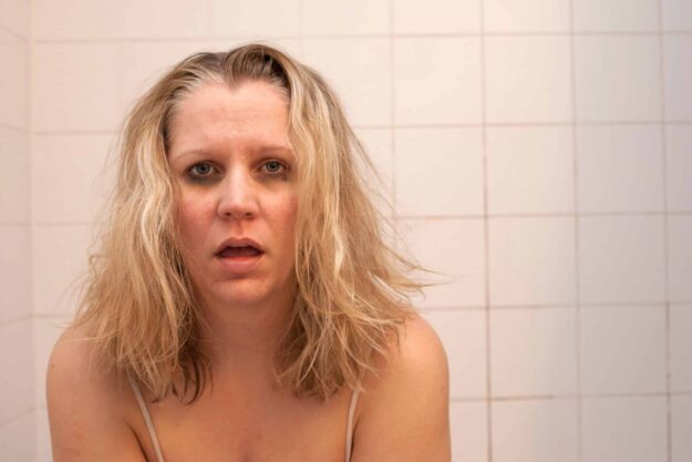 Woman putting vodka in her tampons to get drunk Woman putting vodka in her tampons to get drunk